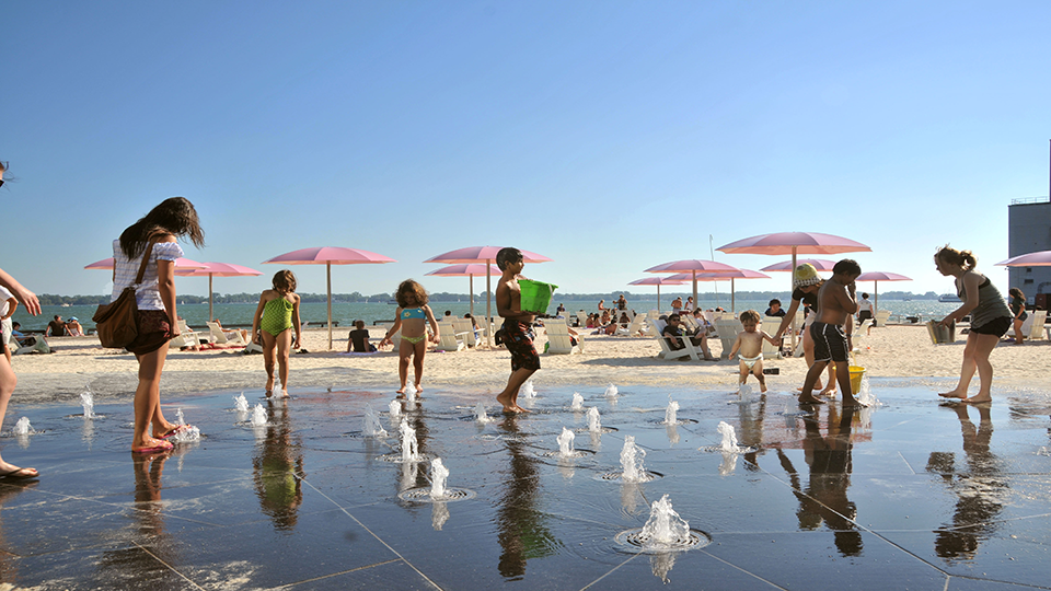 kids at sugar beach splash pad