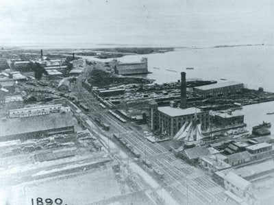 Image of the Toronto waterfront when it was home to a thriving manufacturing industry.