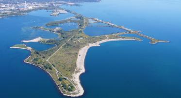 Minutes from the downtown area, the expansive Tommy Thompson Park peninsula stretches into Lake Ontario waters.